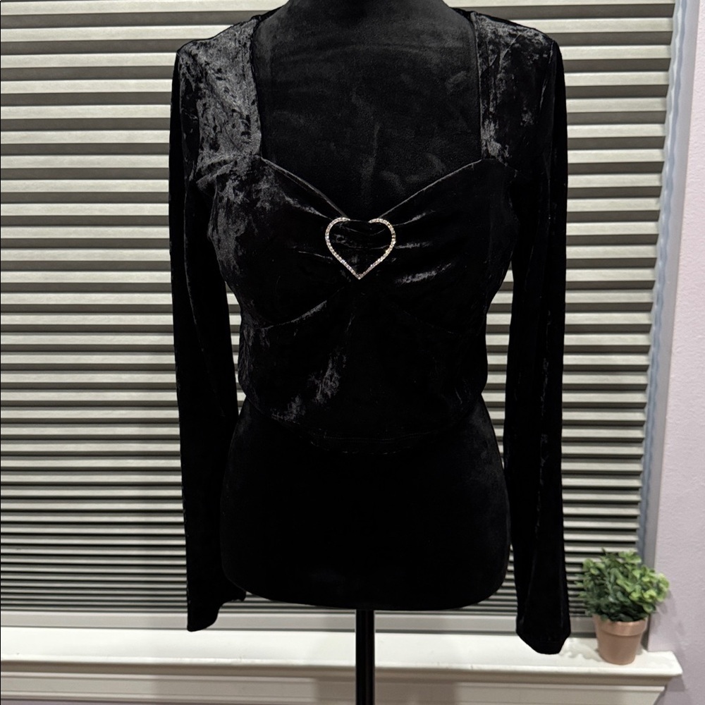 Elegant Black Velvet Women's Crop Top